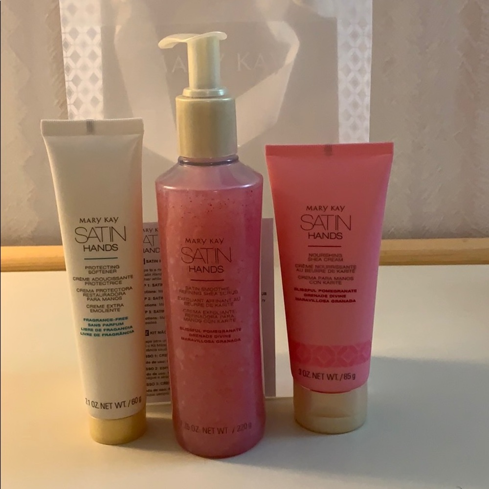 Mary Kay satin hands set in Blissful Pomegranate